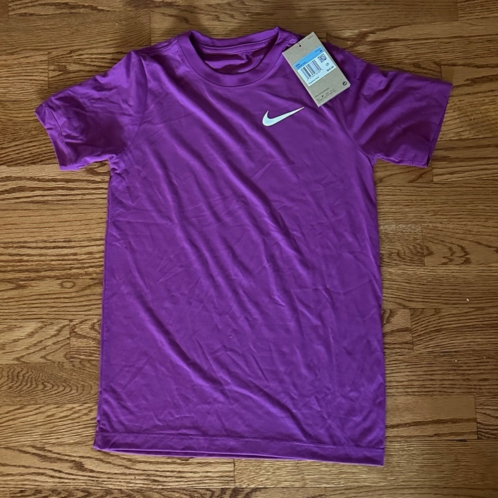 NWT The Nike Tee Dri-FIT Big Kids M in dark purple